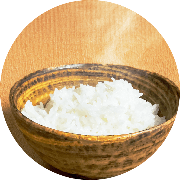 つや姫がお茶碗によそわれている